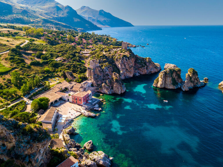 Scopello: la tonnara, les Faraglioni et le parfum du pain “cunzato” scopello